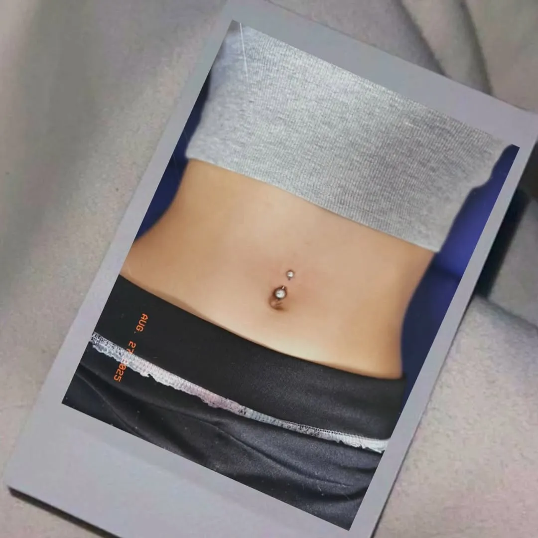 Piercing de ombligo recién hecho