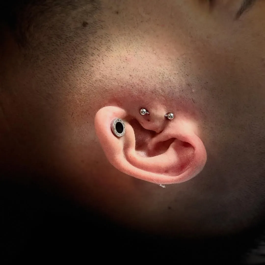 Piercing de oreja realizado en el estudio